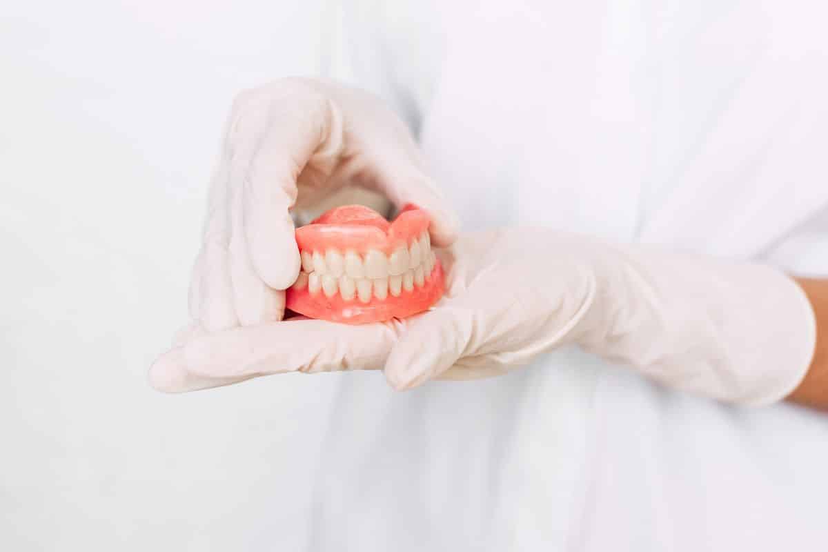 how to clean dentures